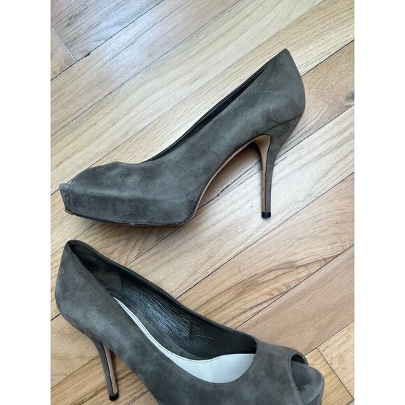 Gucci Women's 38.5 Heels Open Toe Pumps Suede Olive Green Taupe FLAWED Sz 8.5 - Picture 13 of 16